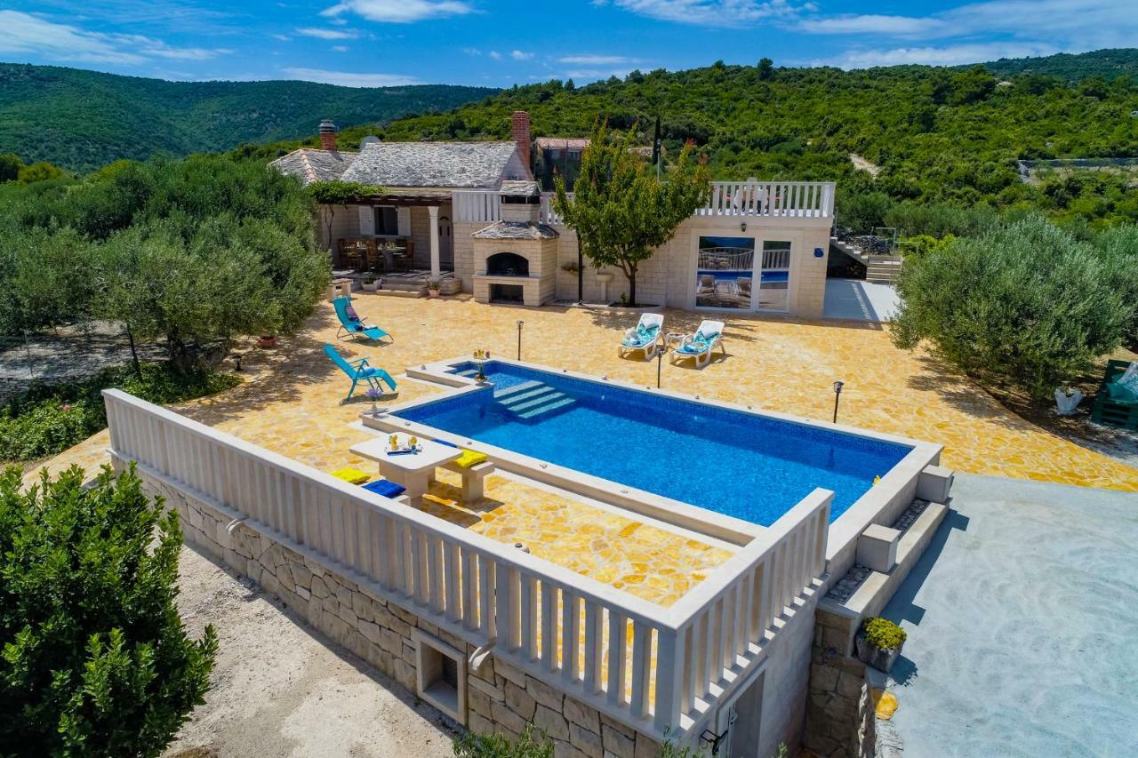 Vila Maslinica Pucisca Exterior photo
