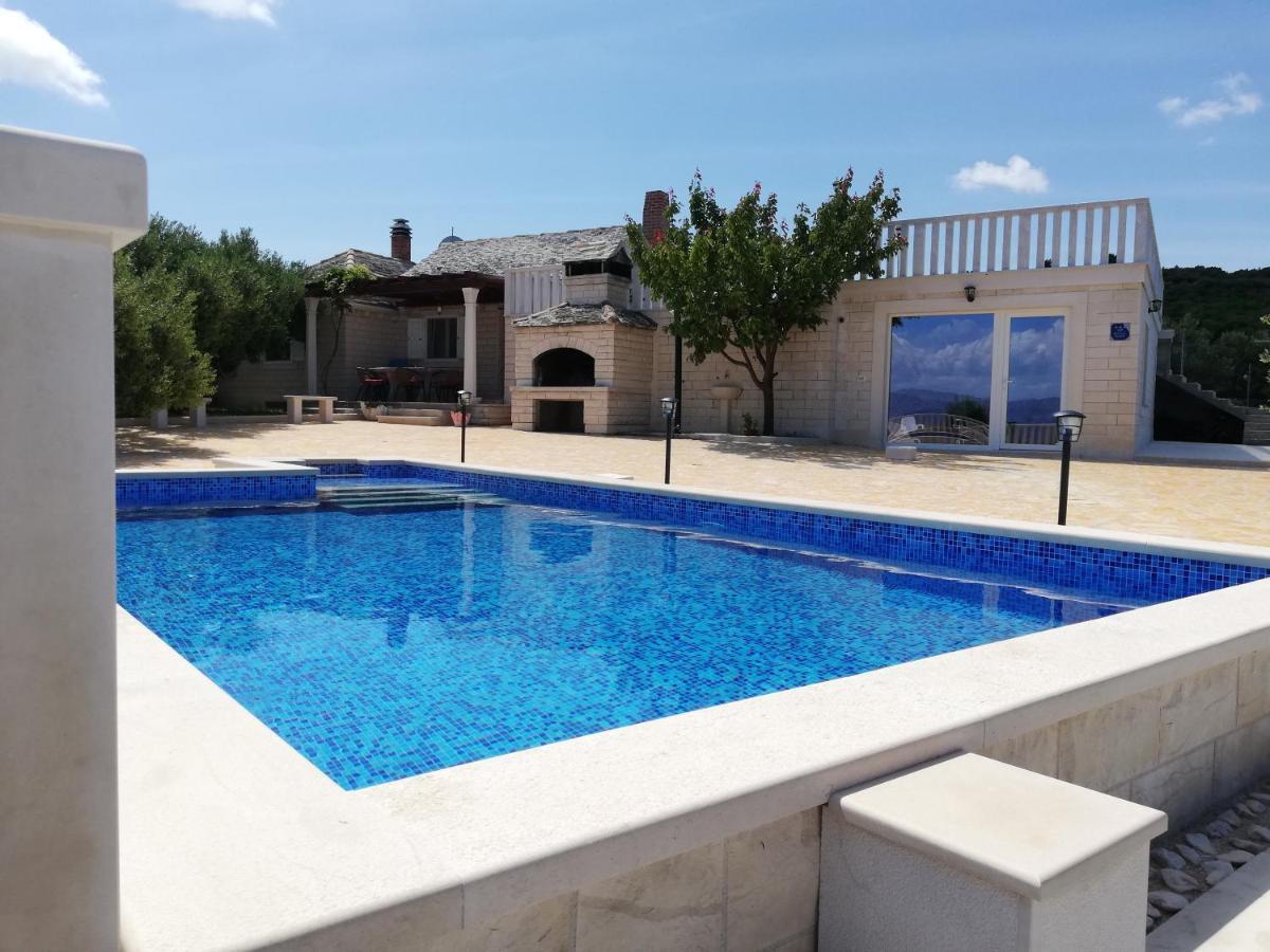 Vila Maslinica Pucisca Exterior photo